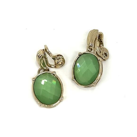 TJG Gold tone Clip on Earrings Faceted Green Stone Dangling Oval Jewelry - Picture 1 of 5